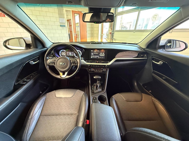 Vehicle Image 25