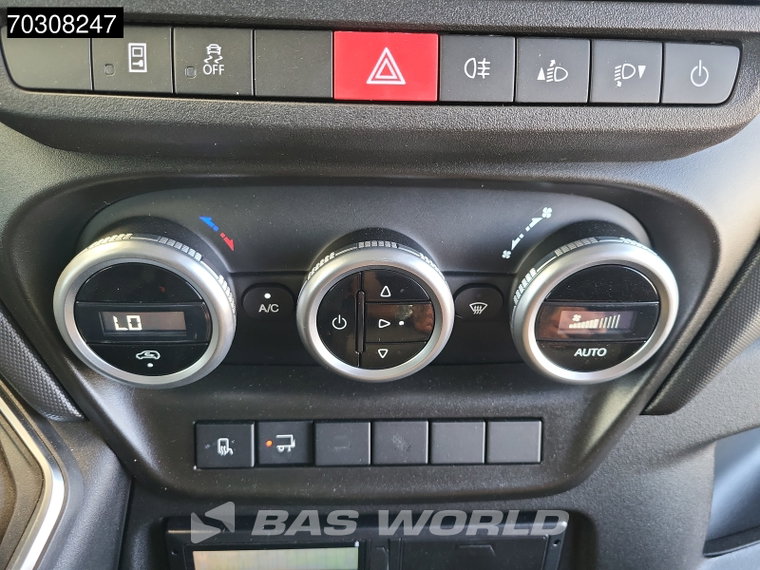 Vehicle Image 28