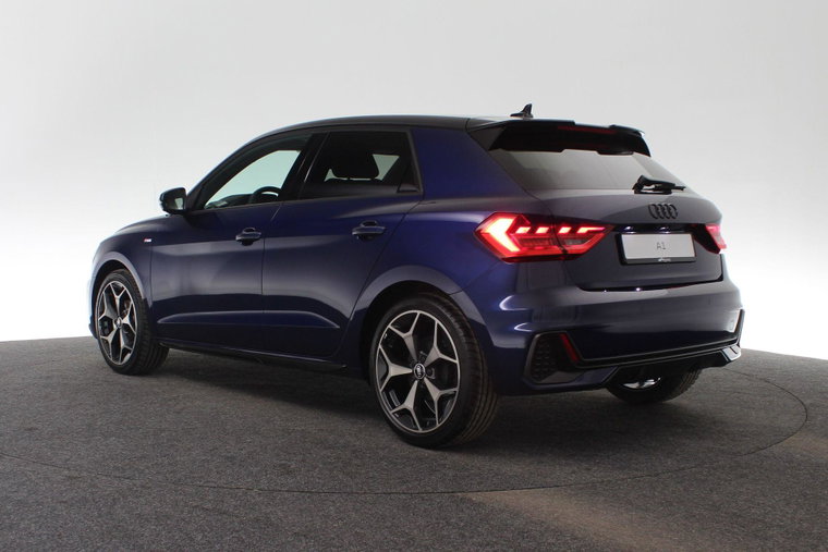 Vehicle Image 37