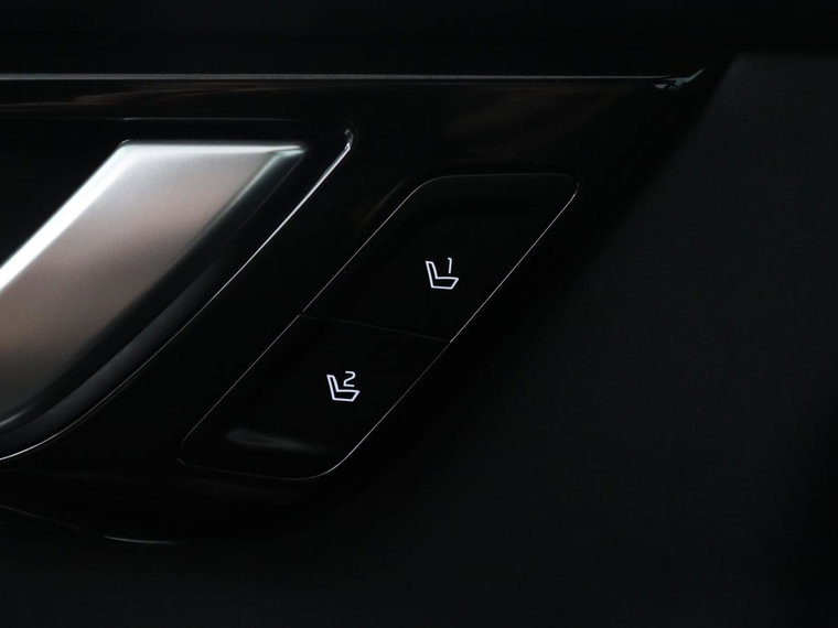 Vehicle Image 26