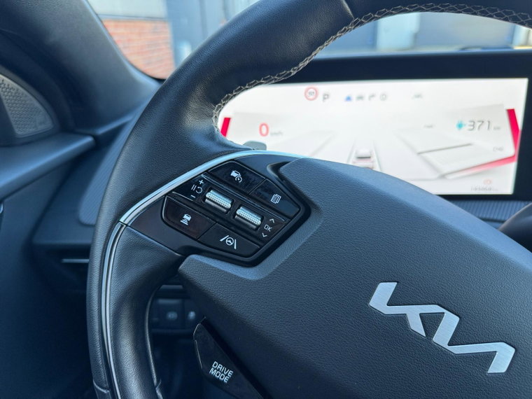 Vehicle Image 26