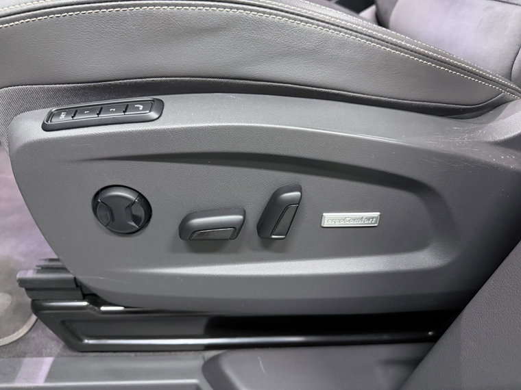 Vehicle Image 23