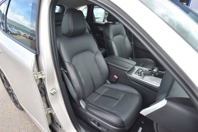 Vehicle Image 12