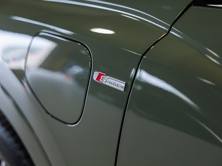 Vehicle Image 21