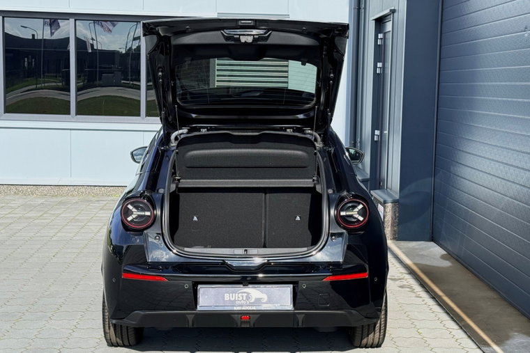 Vehicle Image 32