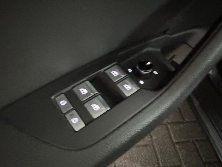 Vehicle Image 28