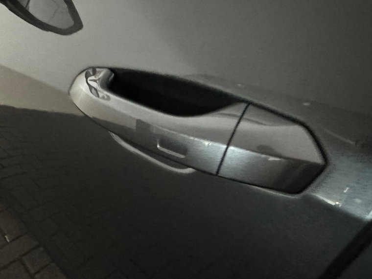 Vehicle Image 33