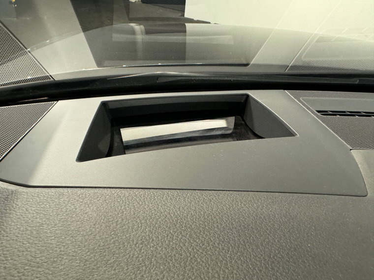 Vehicle Image 38