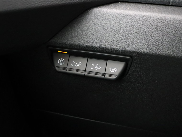 Vehicle Image 28