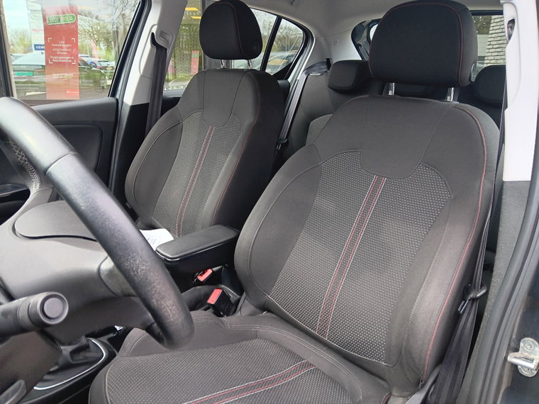 Vehicle Image 25