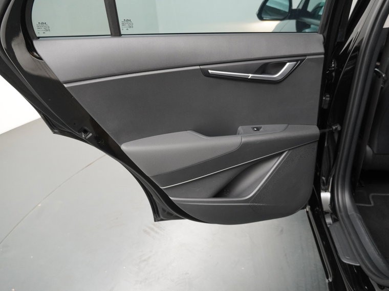 Vehicle Image 37