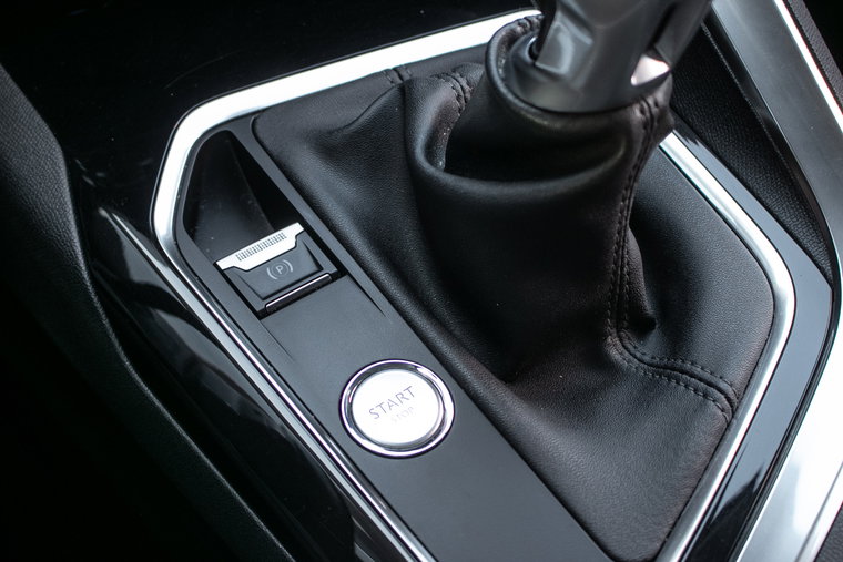 Vehicle Image 25