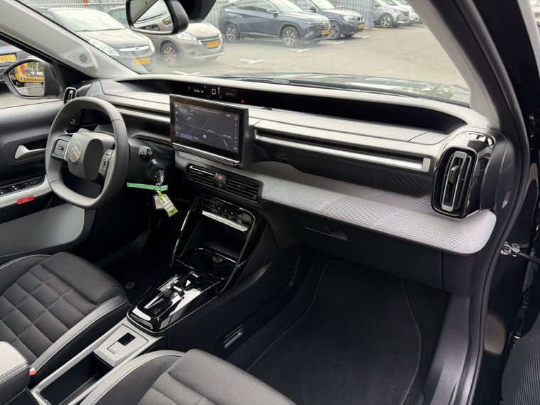 Vehicle Image 26