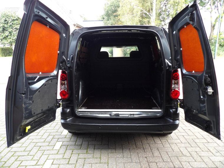 Vehicle Image 14