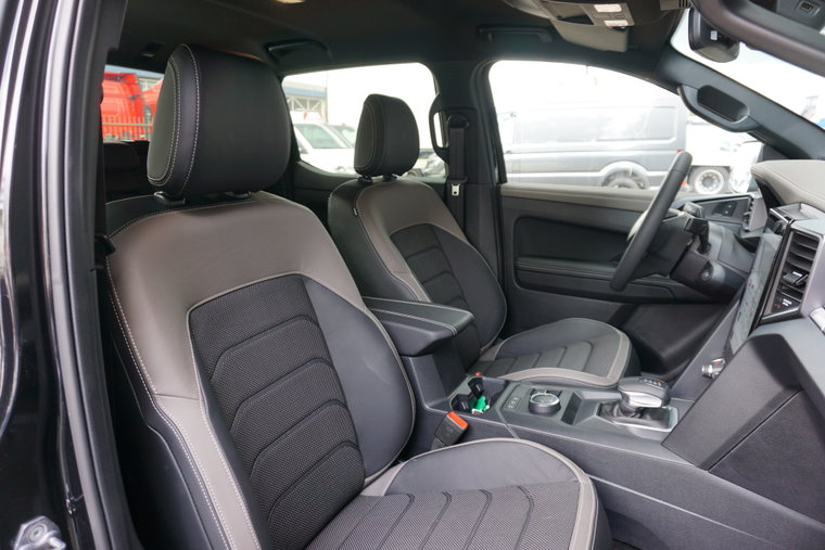 Vehicle Image 12