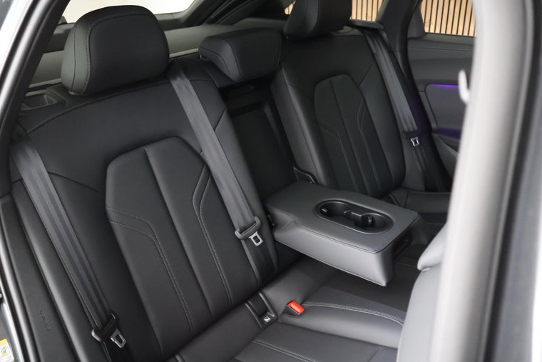 Vehicle Image 36