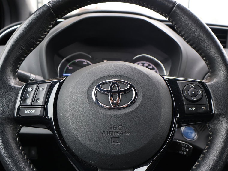 Vehicle Image 17