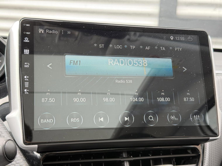 Vehicle Image 16