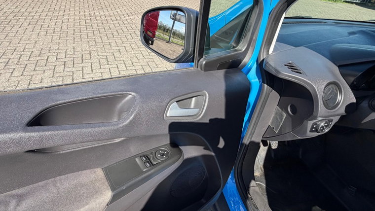 Vehicle Image 17