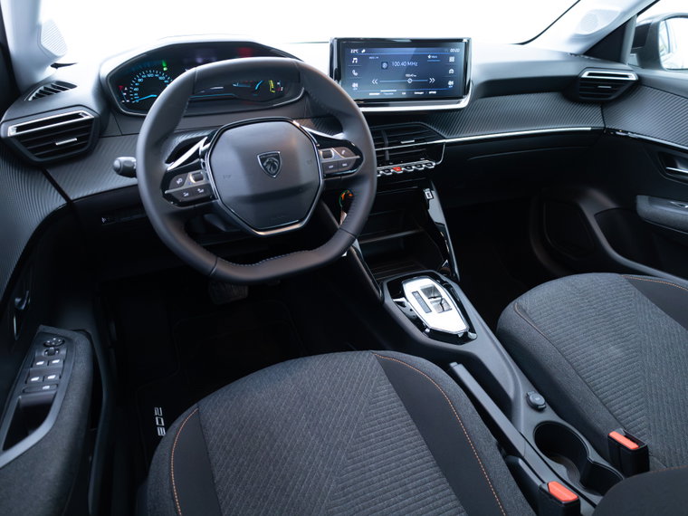 Vehicle Image 16