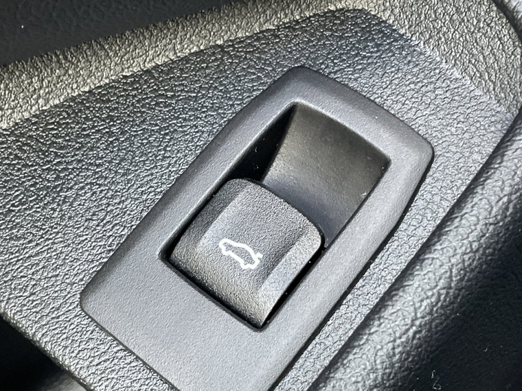 Vehicle Image 34