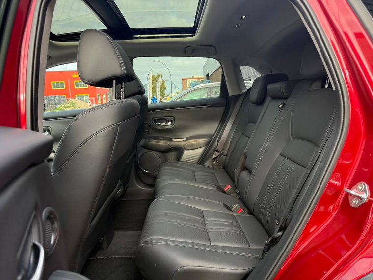 Vehicle Image 25