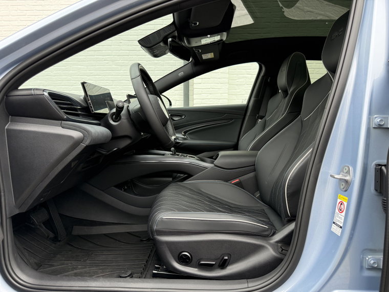 Vehicle Image 25