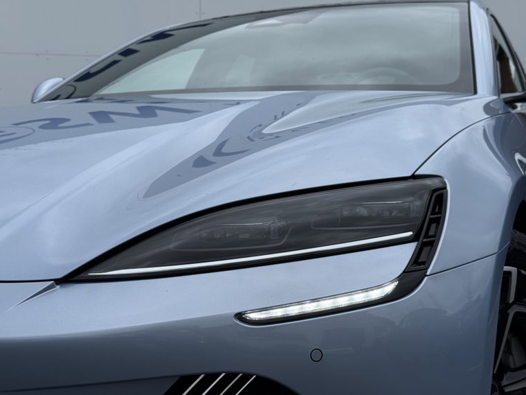 Vehicle Image 32