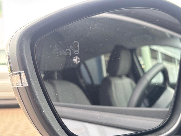 Vehicle Image 29