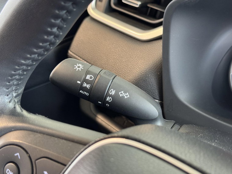 Vehicle Image 25