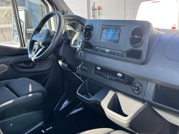 Vehicle Image 34