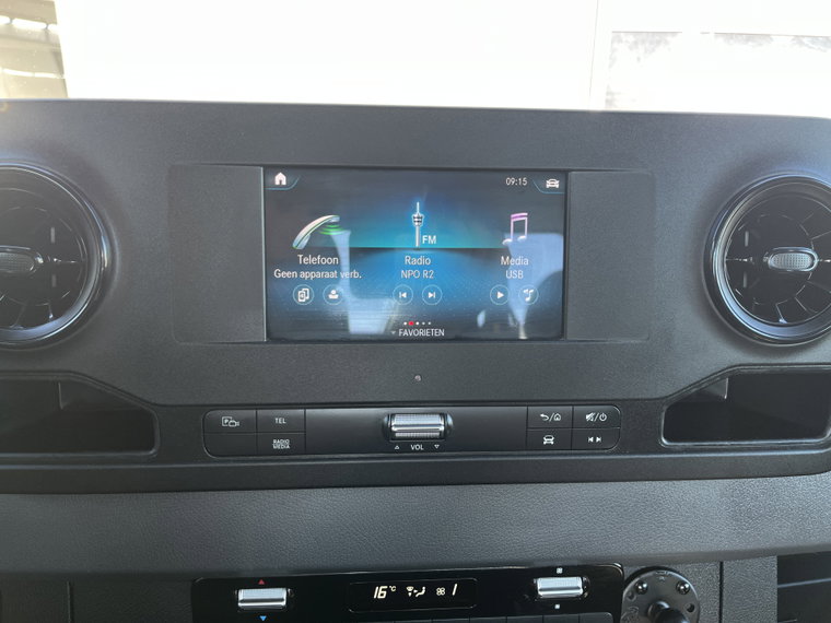 Vehicle Image 38