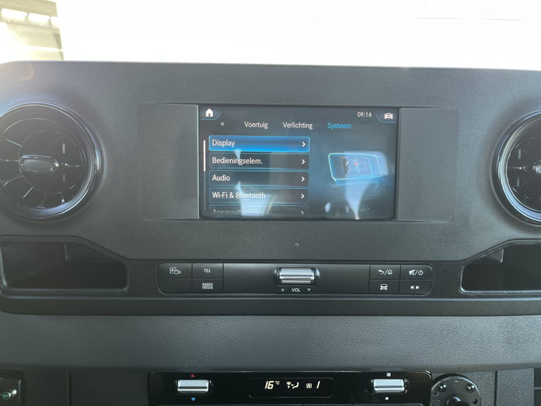 Vehicle Image 40