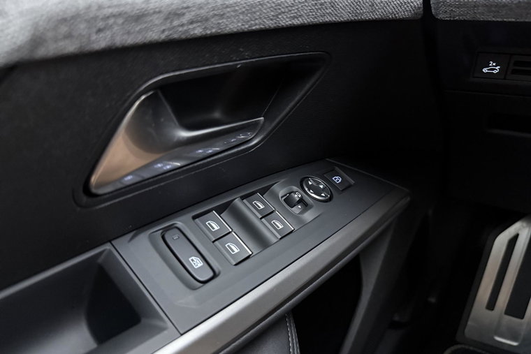 Vehicle Image 21