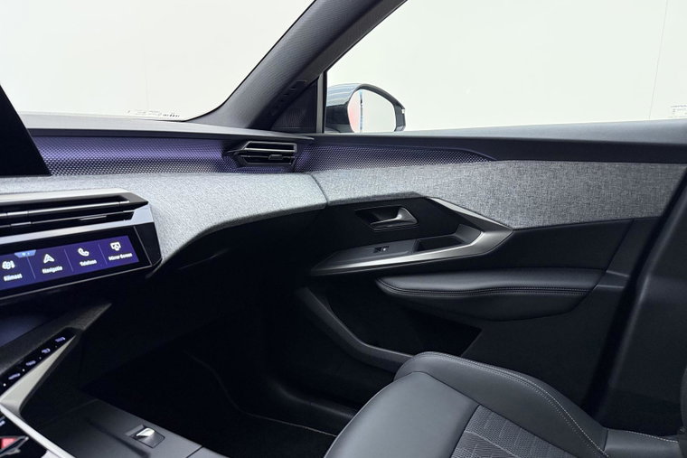 Vehicle Image 38