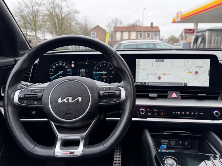 Vehicle Image 25
