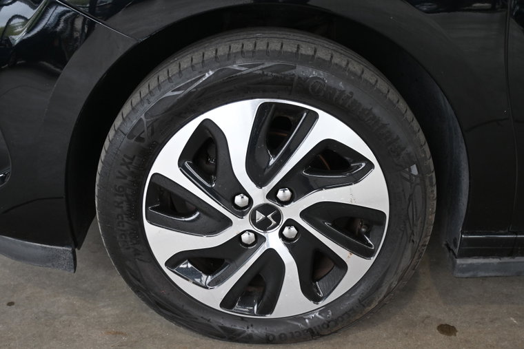 Vehicle Image 13