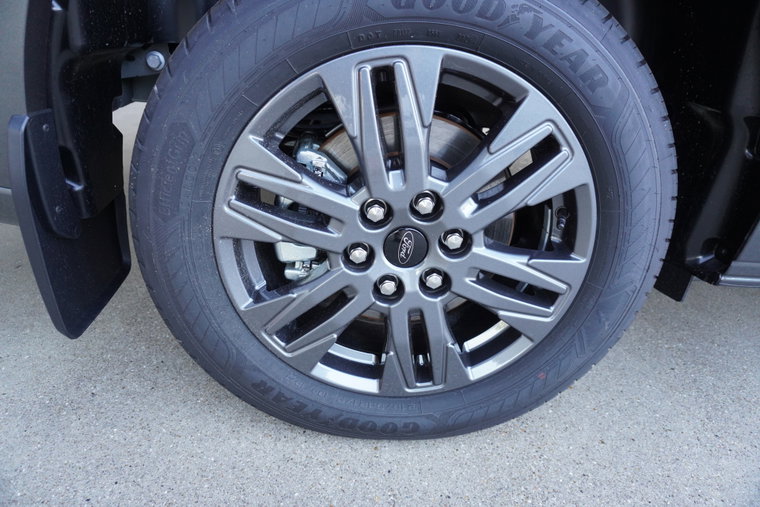 Vehicle Image 12