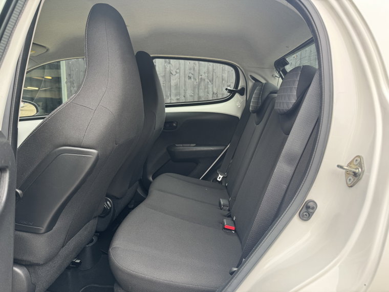 Vehicle Image 13