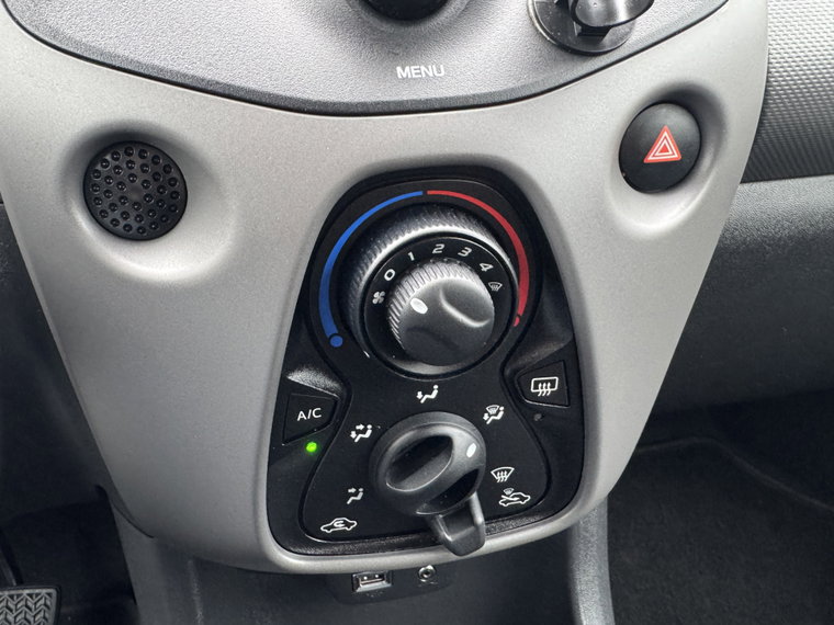 Vehicle Image 21