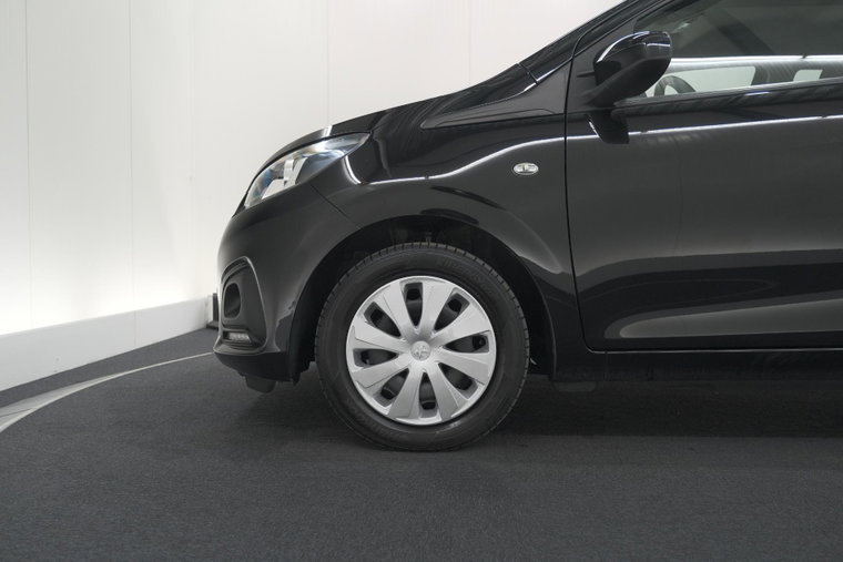 Vehicle Image 16