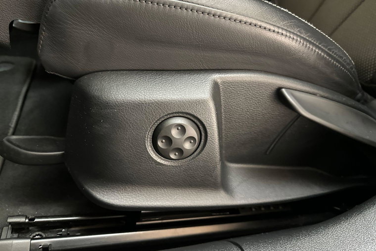 Vehicle Image 19