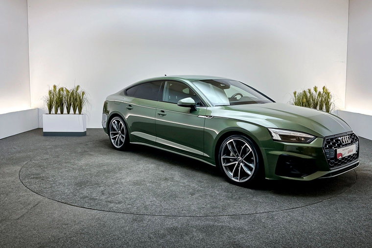 Vehicle Image 5