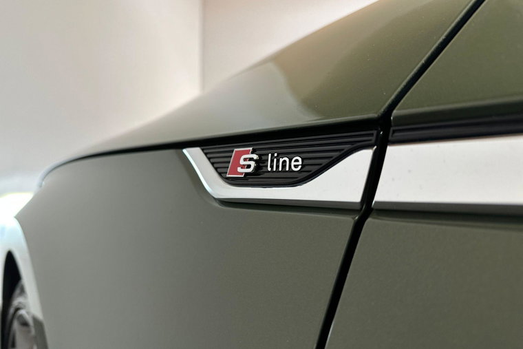 Vehicle Image 11