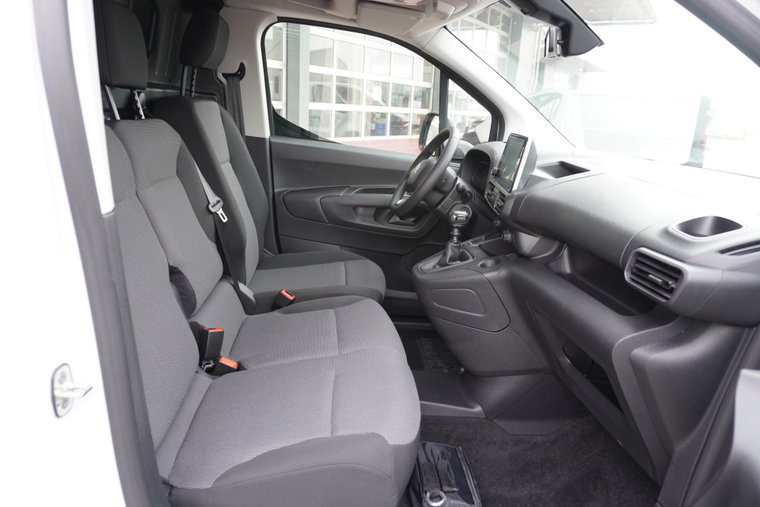 Vehicle Image 12