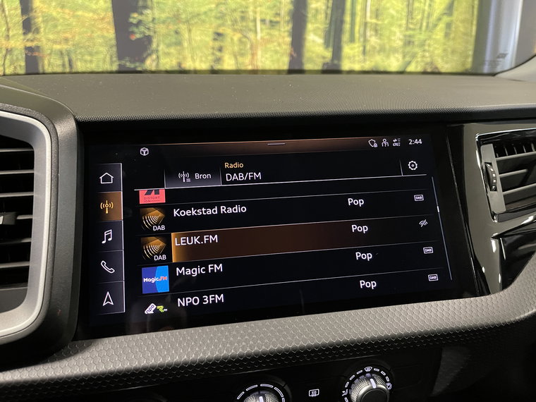 Vehicle Image 16