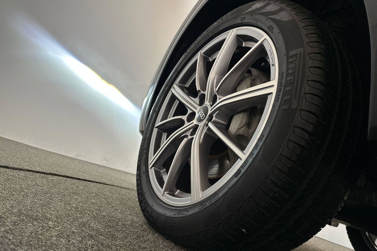 Vehicle Image 13