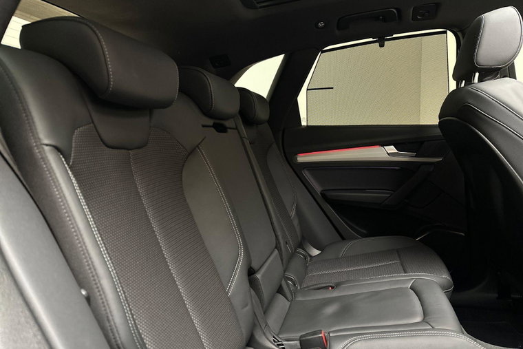Vehicle Image 14