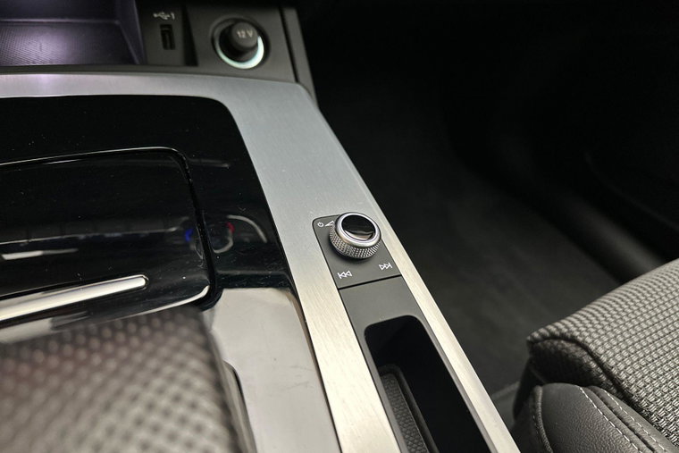 Vehicle Image 36