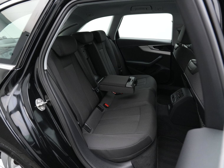 Vehicle Image 32